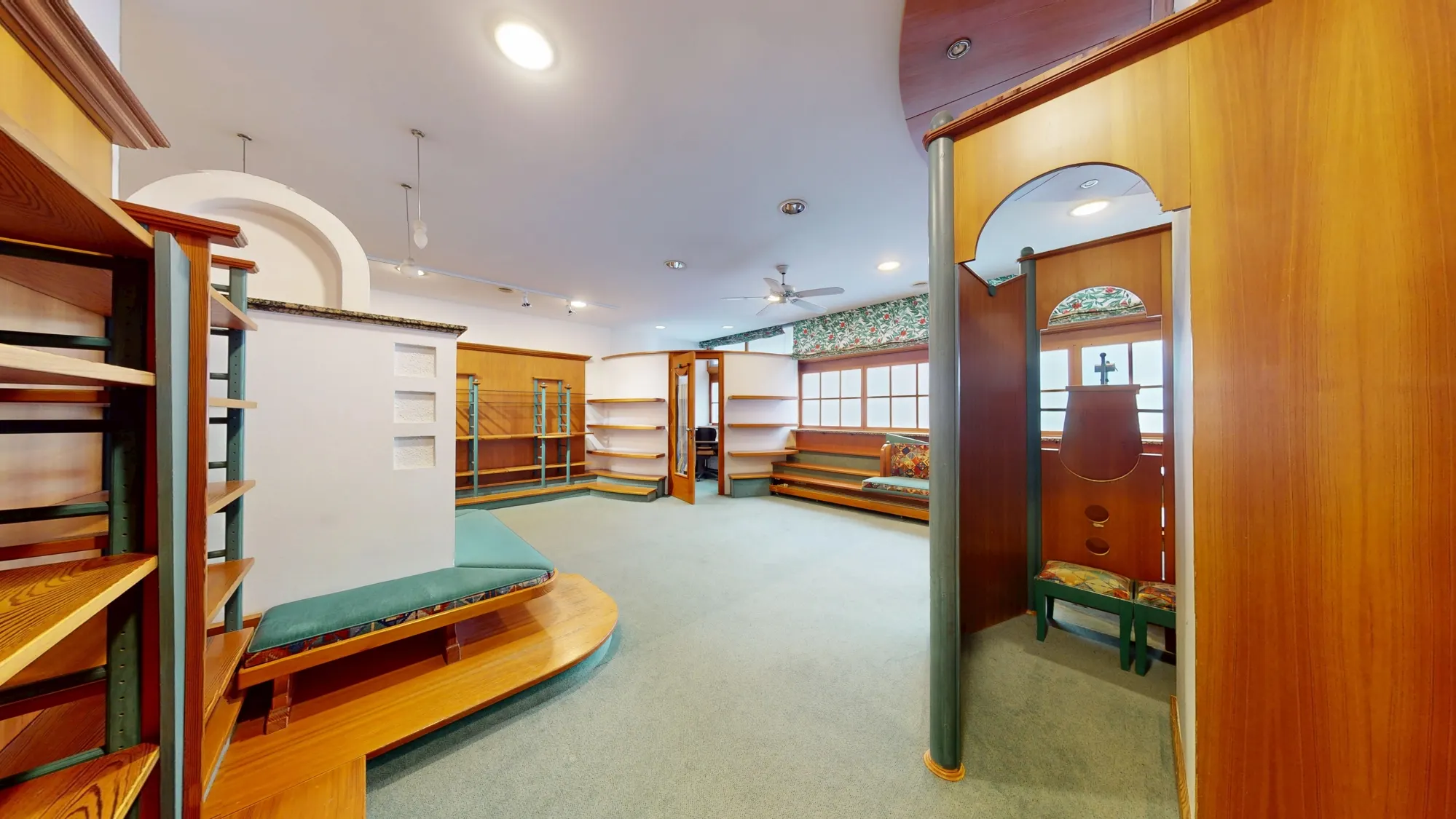 Groe-Geschaftsflache-mit-Buro-in-Zentrumsmitte-von-Saalfelden-02052026_094917